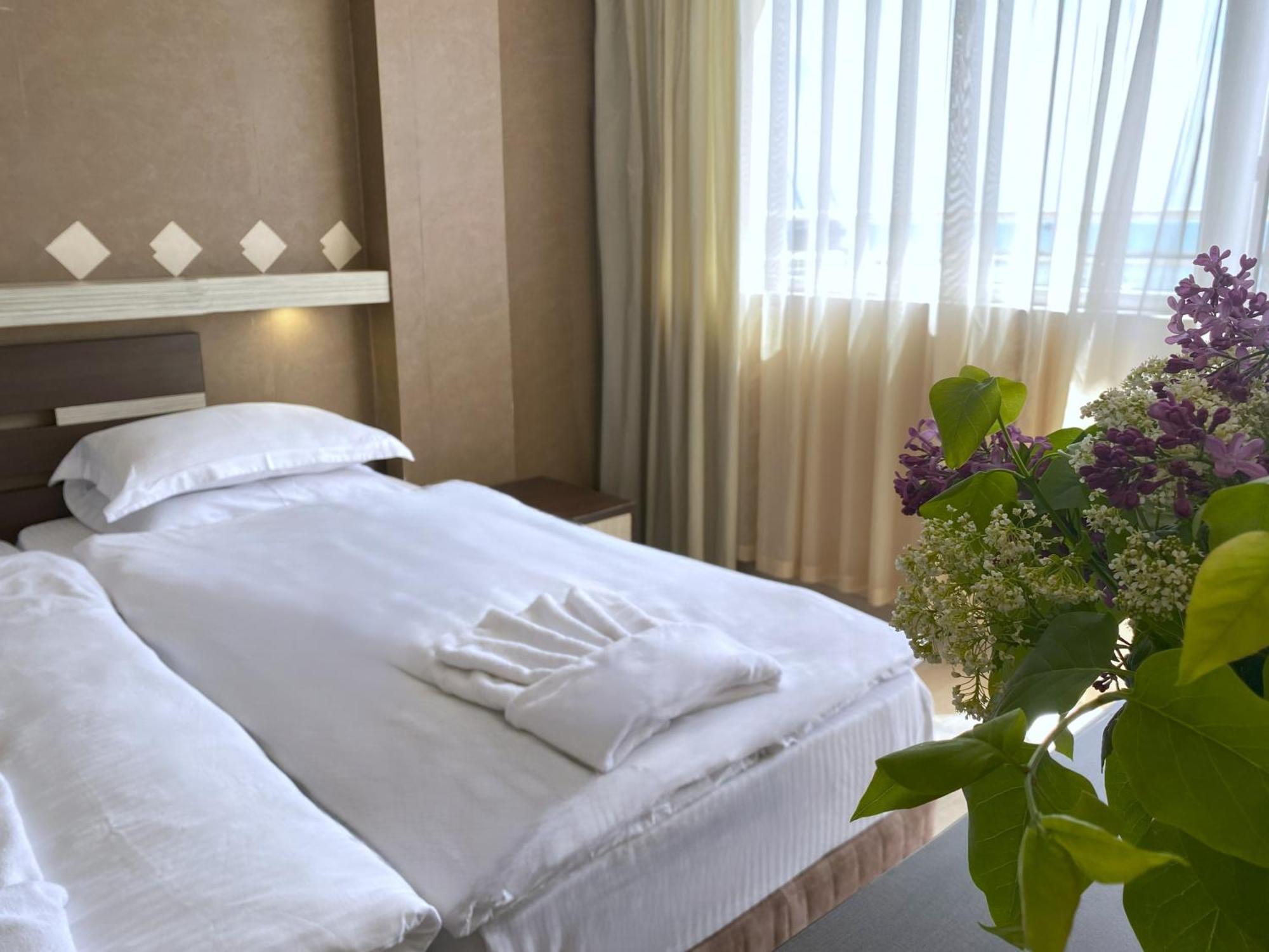 Lotos Hotel Balchik Exterior photo
